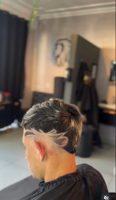 Desenho na navalha feito na barbearia Dany du Corte
