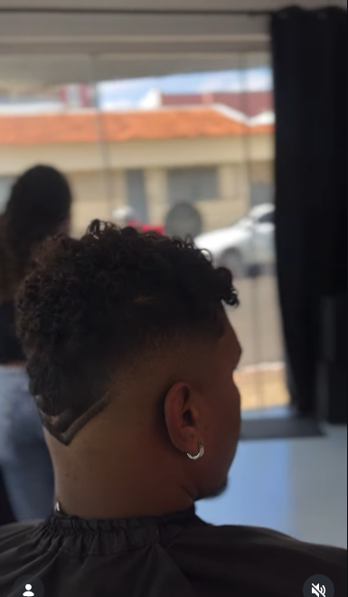 Corte estilo cacheado na barbearia Dany du Corte